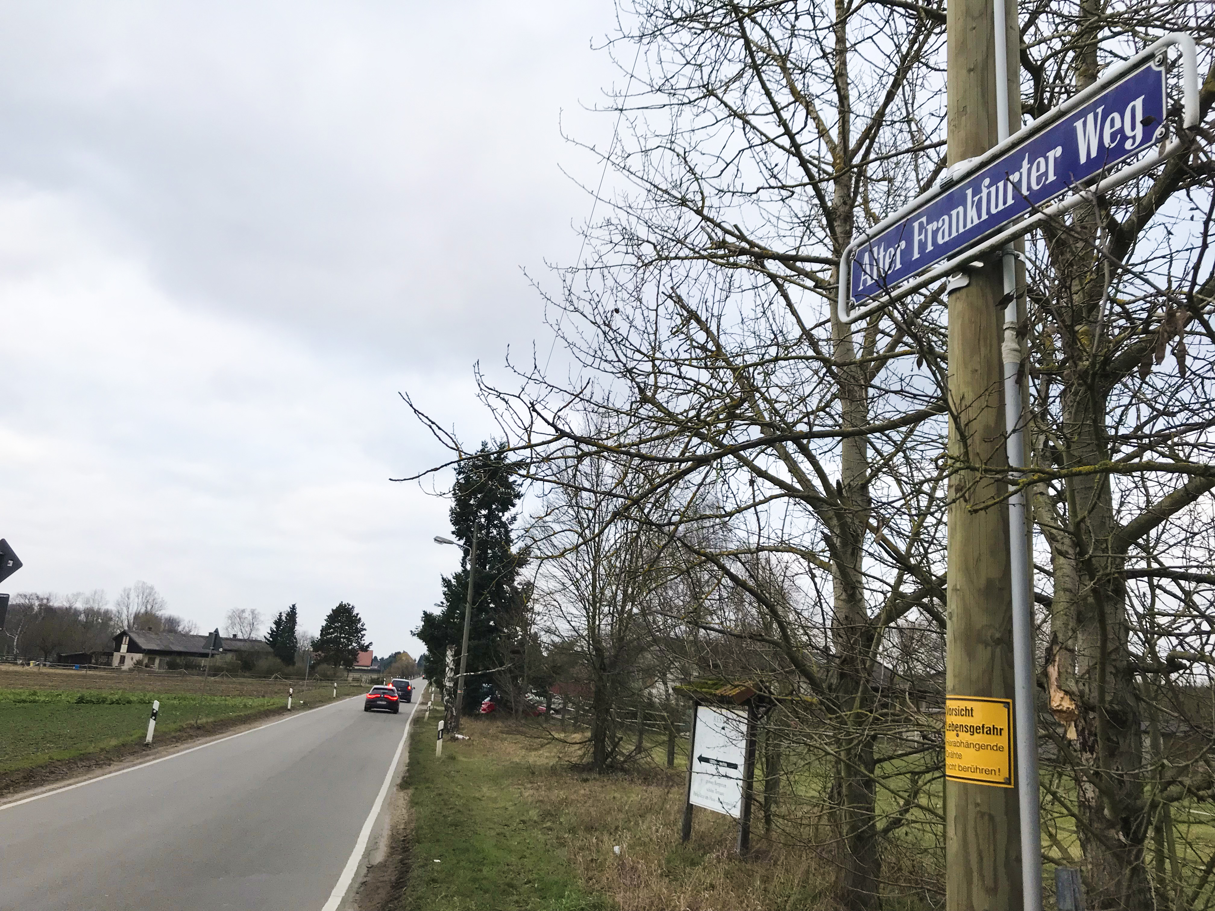 Noch heute heißt ein Stück der Kreisstraße 3 hinter Lampertheim „Alter Frankfurter Weg“.